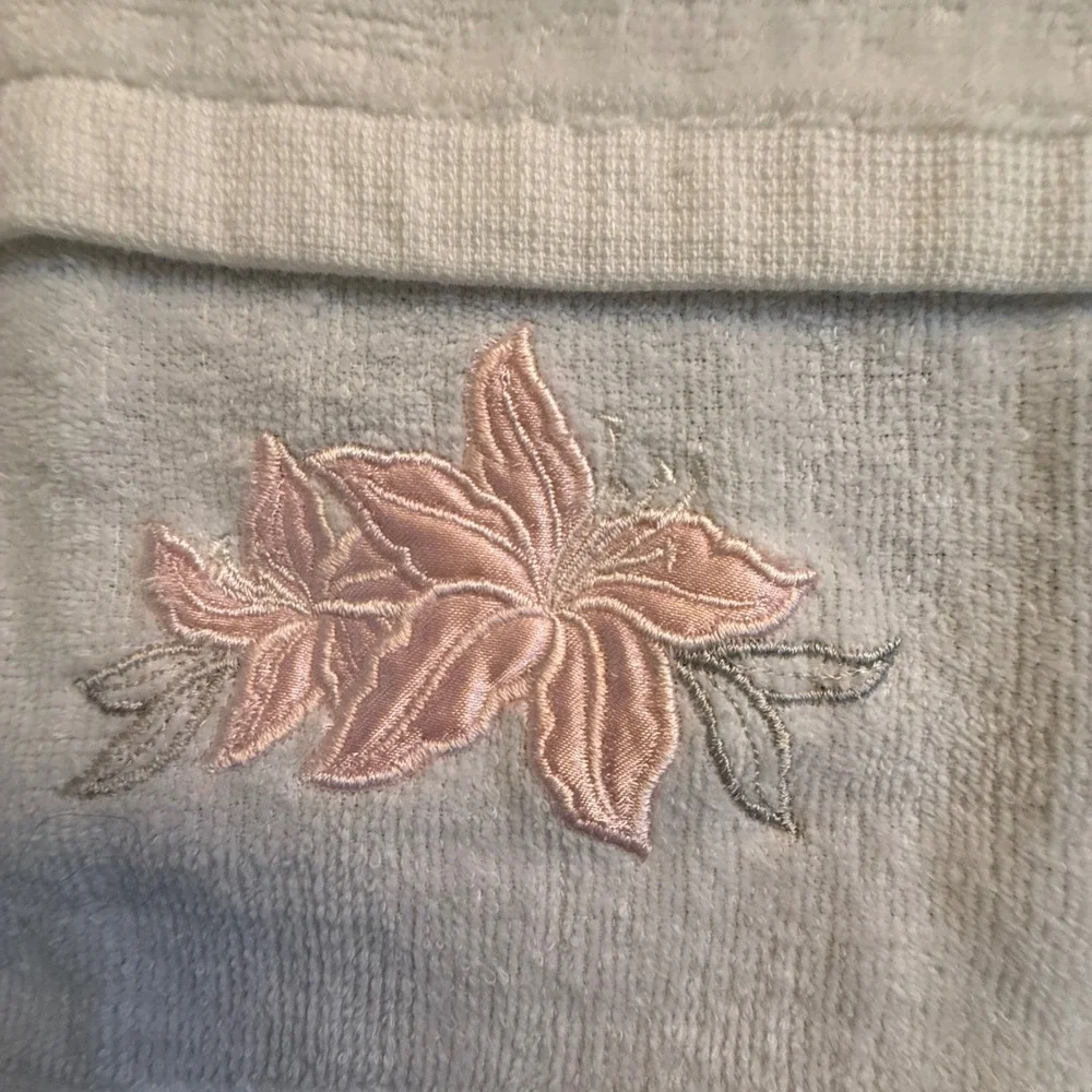 Vintage White Embroidered Hand Towels Set of 3 Floral Hat Welcome Pink Cotton